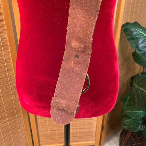 Leather Belt with Brass Tone Buckle Size M - Picture 13 of 15